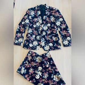 Black and Floral Woven Suit  - Super fun and Styling - Size Approx 34R